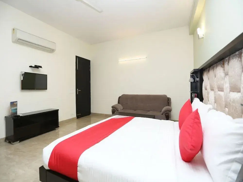 OYO 27674 Dhairya Residency