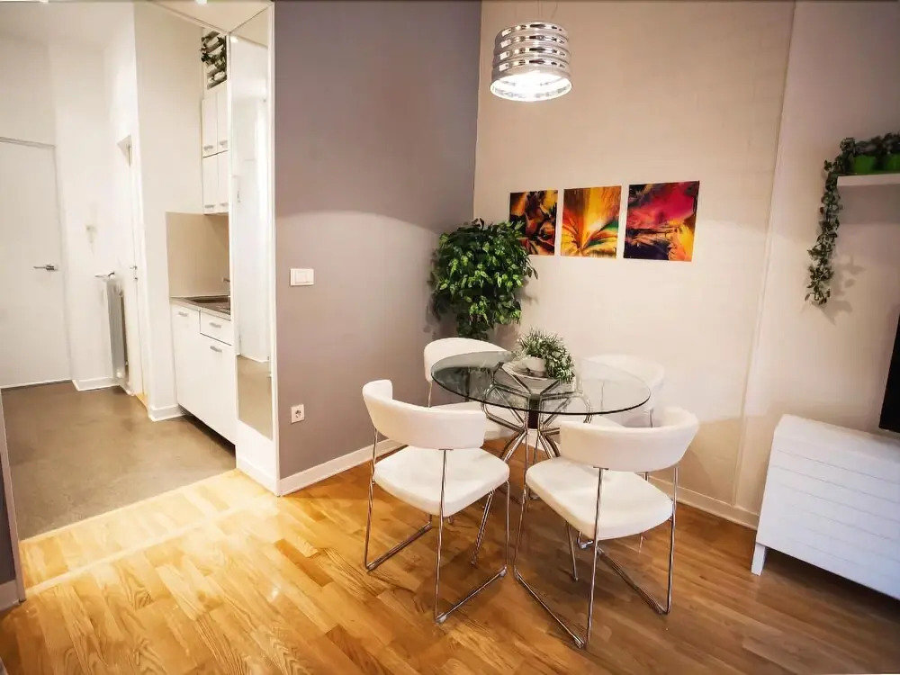 Studio Glam & Chic