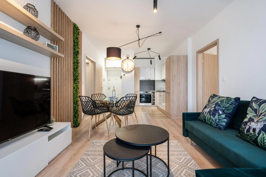 WestSide River Apartment