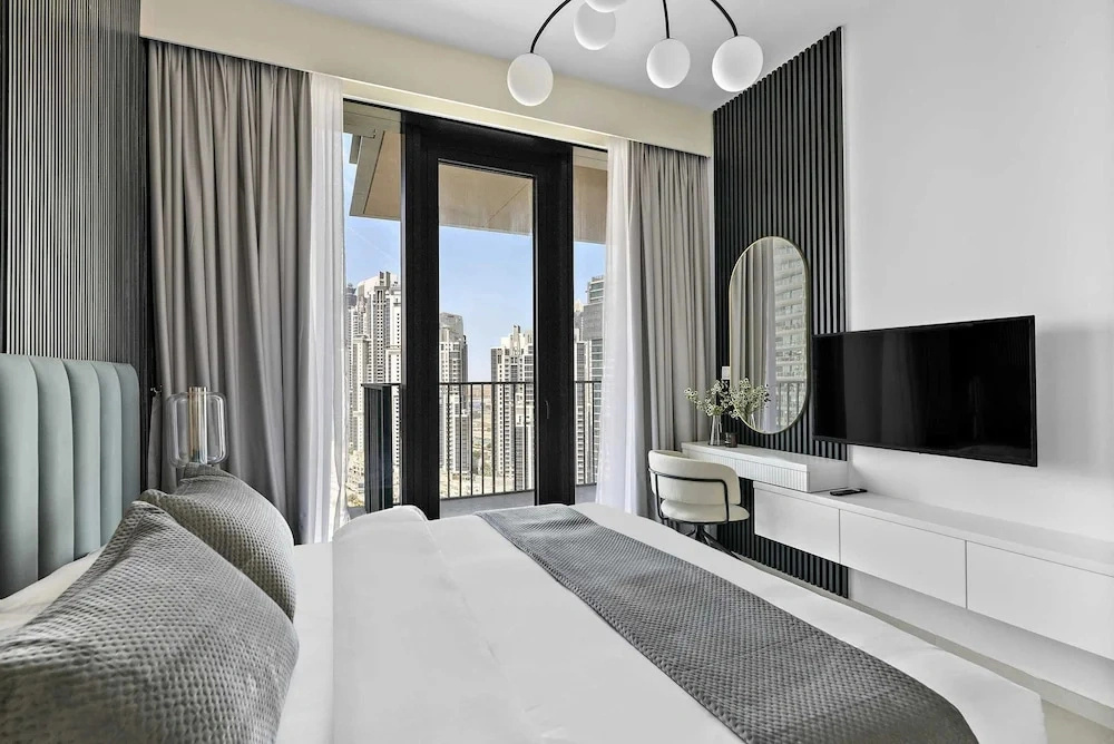 Silkhaus Premium Tower in Downtown Gym Pool