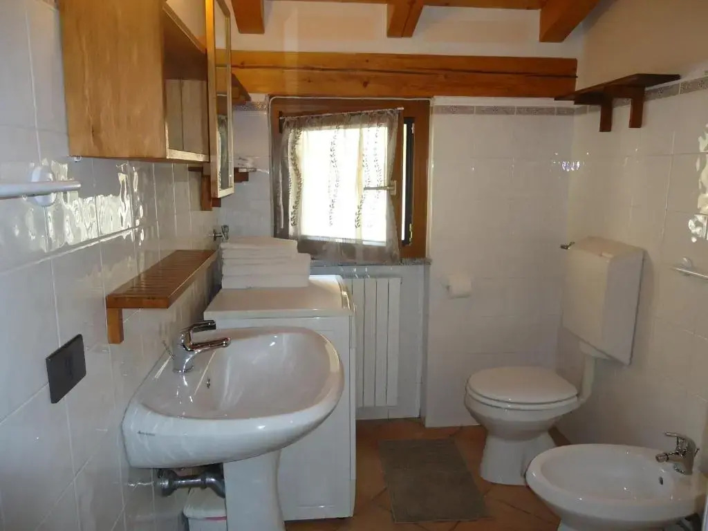 Casa Carla, bis 4 Personen, Garten, Balkon mit Blick auf den See und die Berge