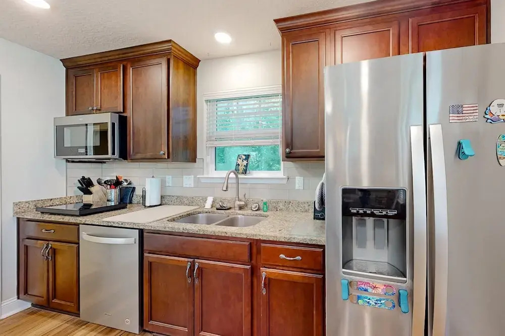 Charming Apartment With Beautiful Marsh Views and Shared Patio