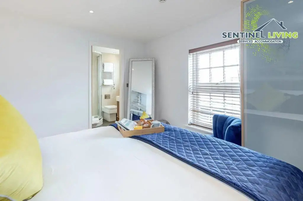 Sentinel Living Serviced Accommodation, Windsor, 2 Bedroom Apartment with Free Parking and WiFi