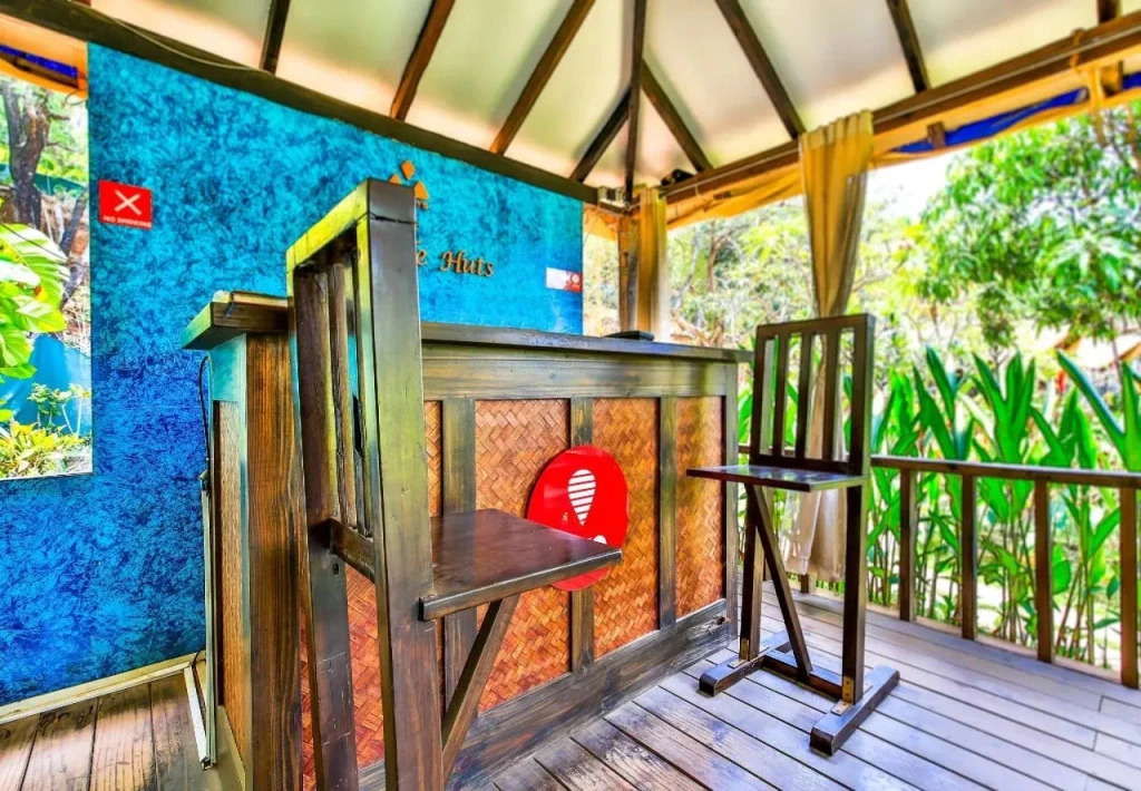 Vartys - The Hillside Huts