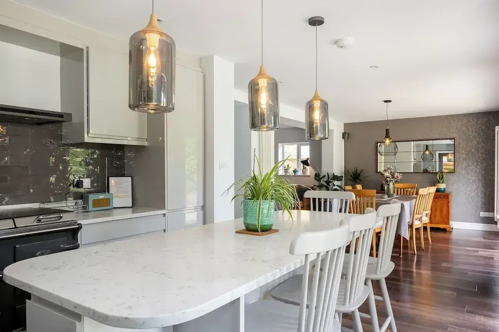 Stunning 5 Bed in the Centre of Bourton