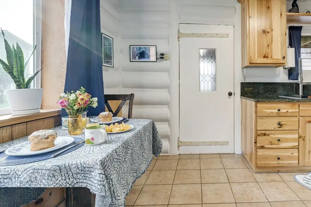 Unique Dog-friendly Log Cabin: Short Walk to Ocean