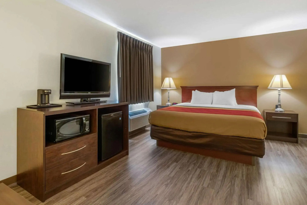 Econo Lodge Inn & Suites Des Moines Fairgrounds Area