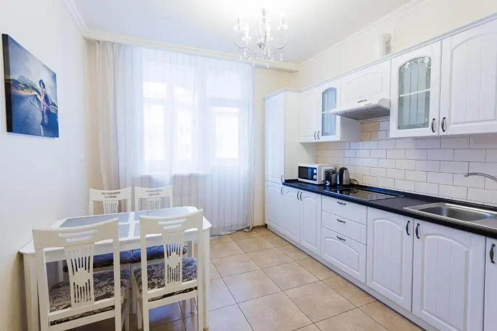 Apartment with two Bedroom on Bazhana 8b