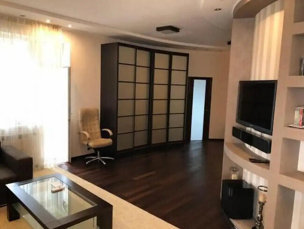 Апартаменты в Киеве на ул. Черновола, 2