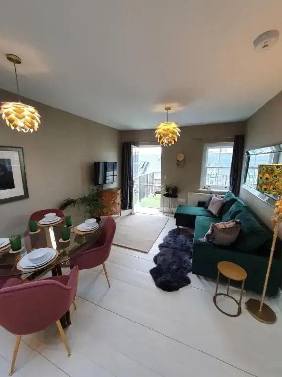 The Loughborough - Elegant, glamourous boutique 1 bed, central Truro