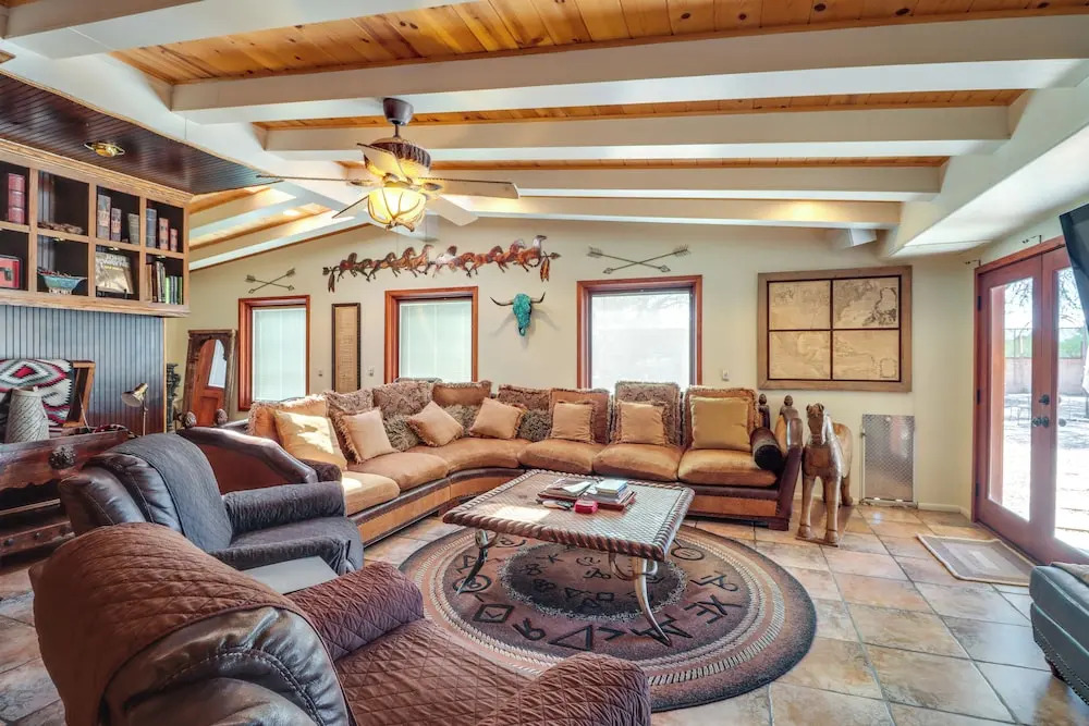 Home Near Sabino Canyon: Hot Tub & Swim Spa Access