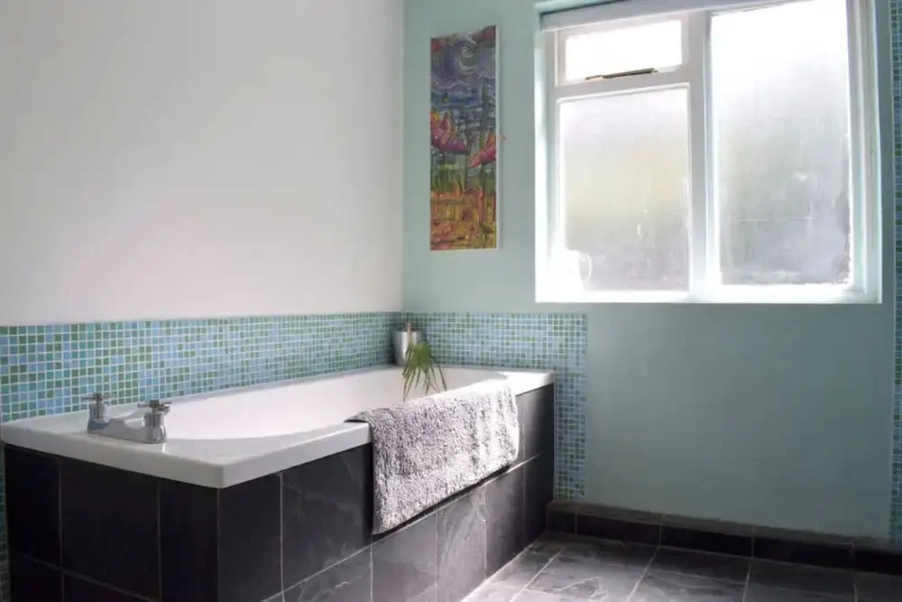 Lovely 2 Bed Apartment with Garden