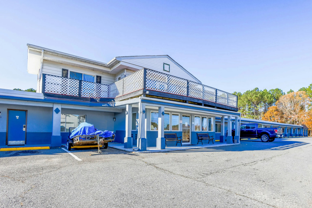 Whispering Pines by Hotel O White stone VA