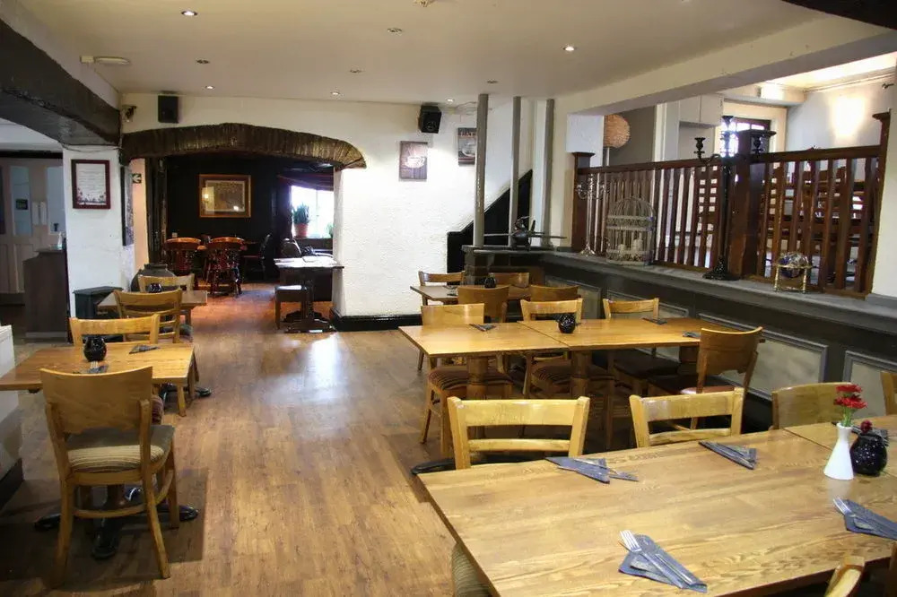 The White Lion Hotel with Free Parking, 1 Minute Walk to Yate Shopping Centre & Onsite Italian Restaurant