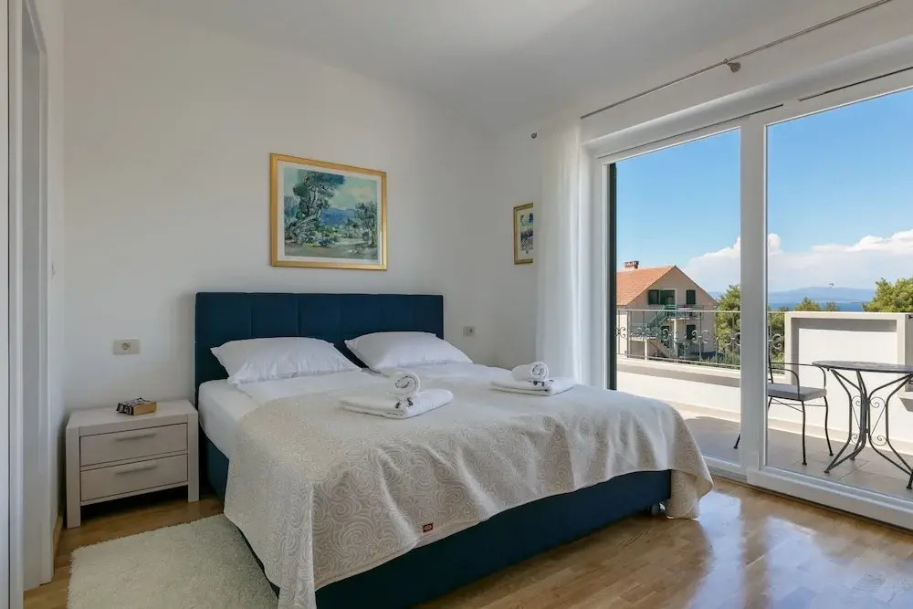 Villa Makarac - Heated Pool, Beach 140m & Kids Playground I Brač