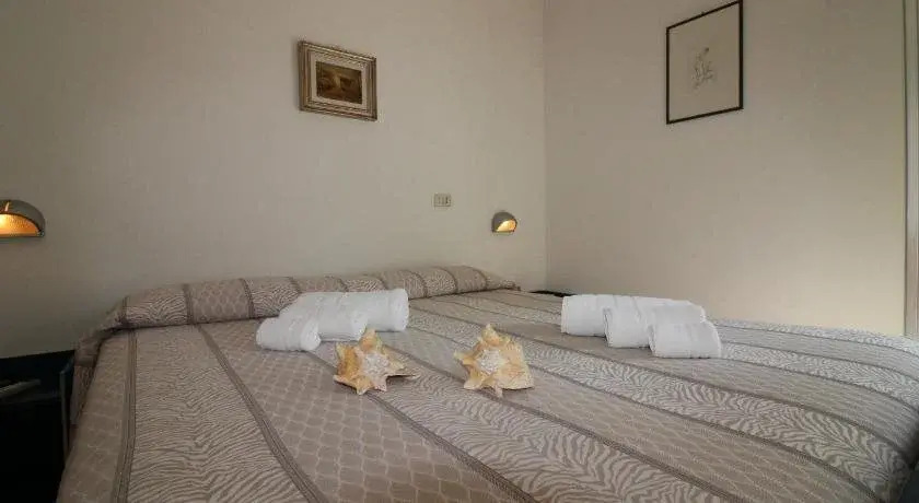 Hotel Kiss