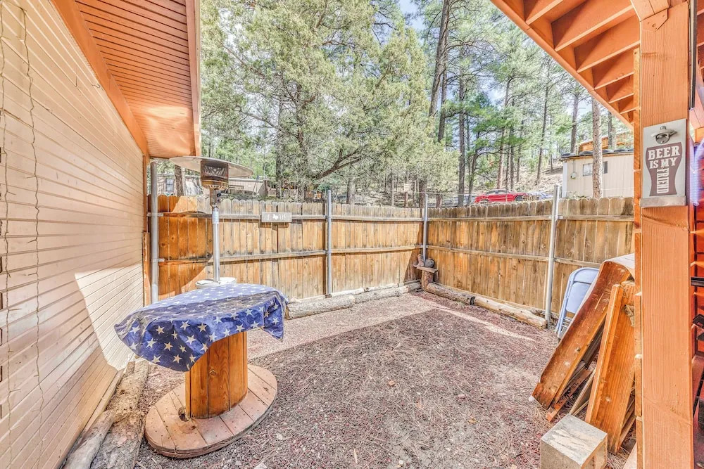 Ruidoso Cabin w/ Hot Tub - 2 Mi to Grindstone Lake
