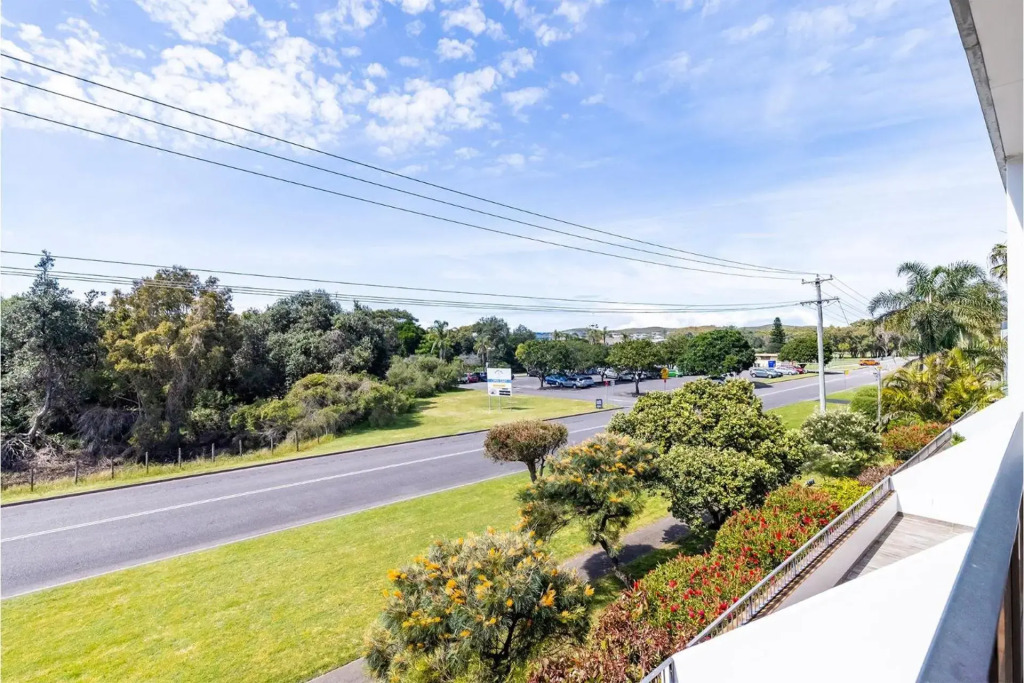 The Dunes15 38 Marine Dr fabulous unit with pool tennis court and across the road to the beach