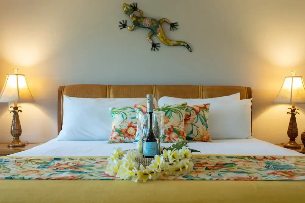 Kahana Sunset C7 2 Bedroom Condo by RedAwning