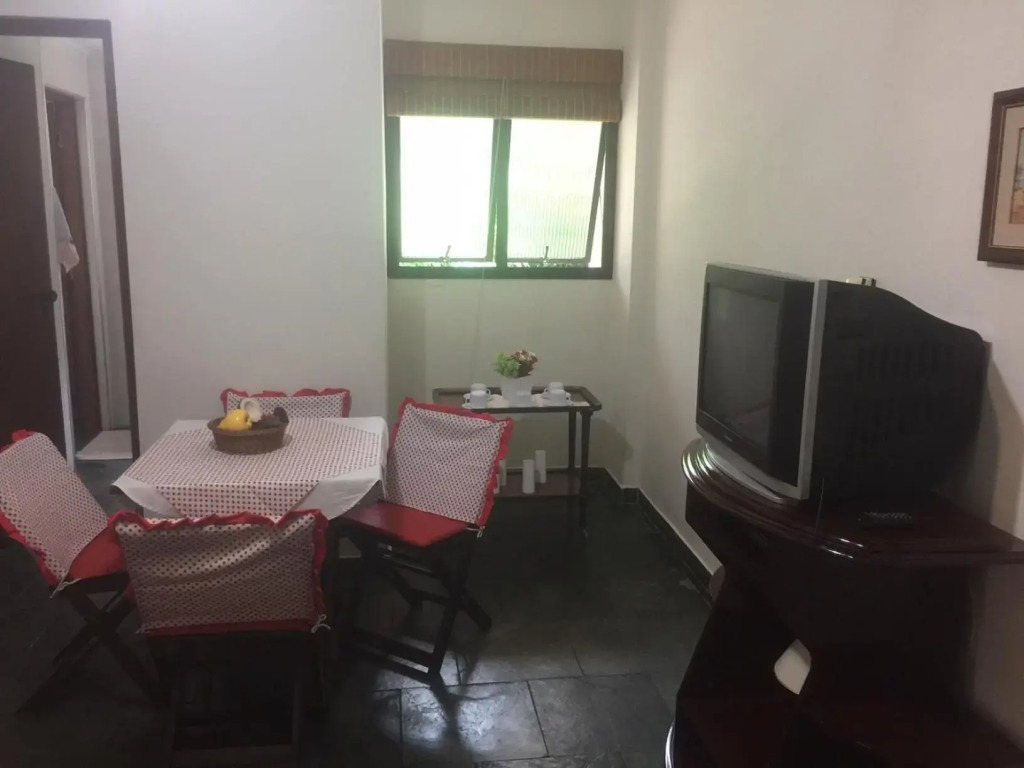 Apto. No terreo Enseada Ubatuba com piscina p/ 5 pessoas