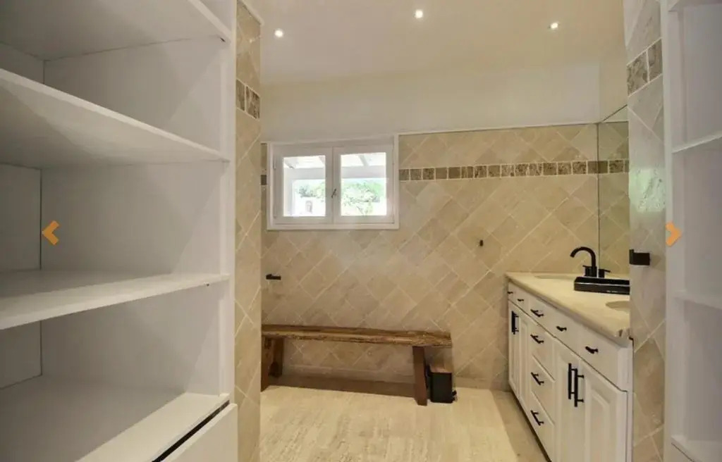 3 bedrooms villa at Les Terres Basses 200 m away from the beach with lake view private pool and enclosed garden