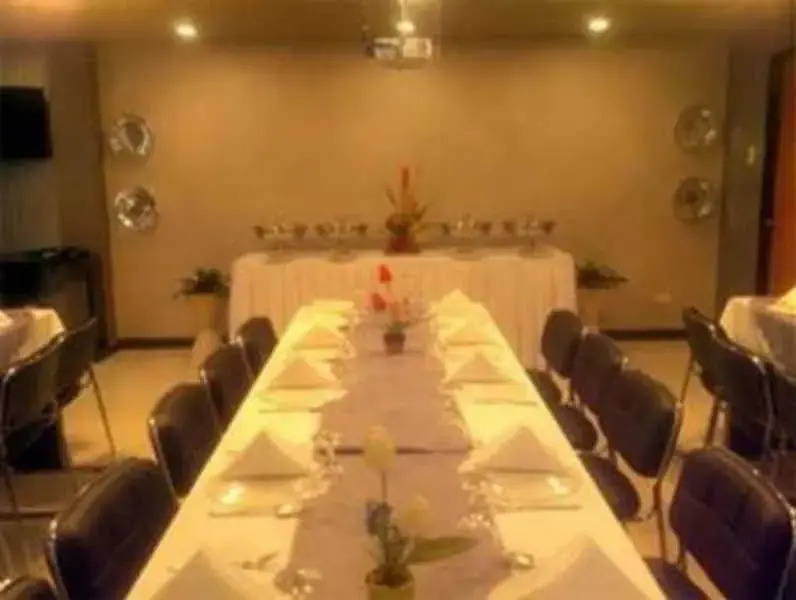 Valleyfront Hotel