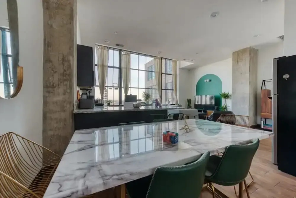 Sosuite 1BR Penthouse w W D Gym On-site Bar