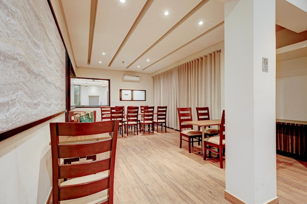 Collection O Ovel Hotel Grand