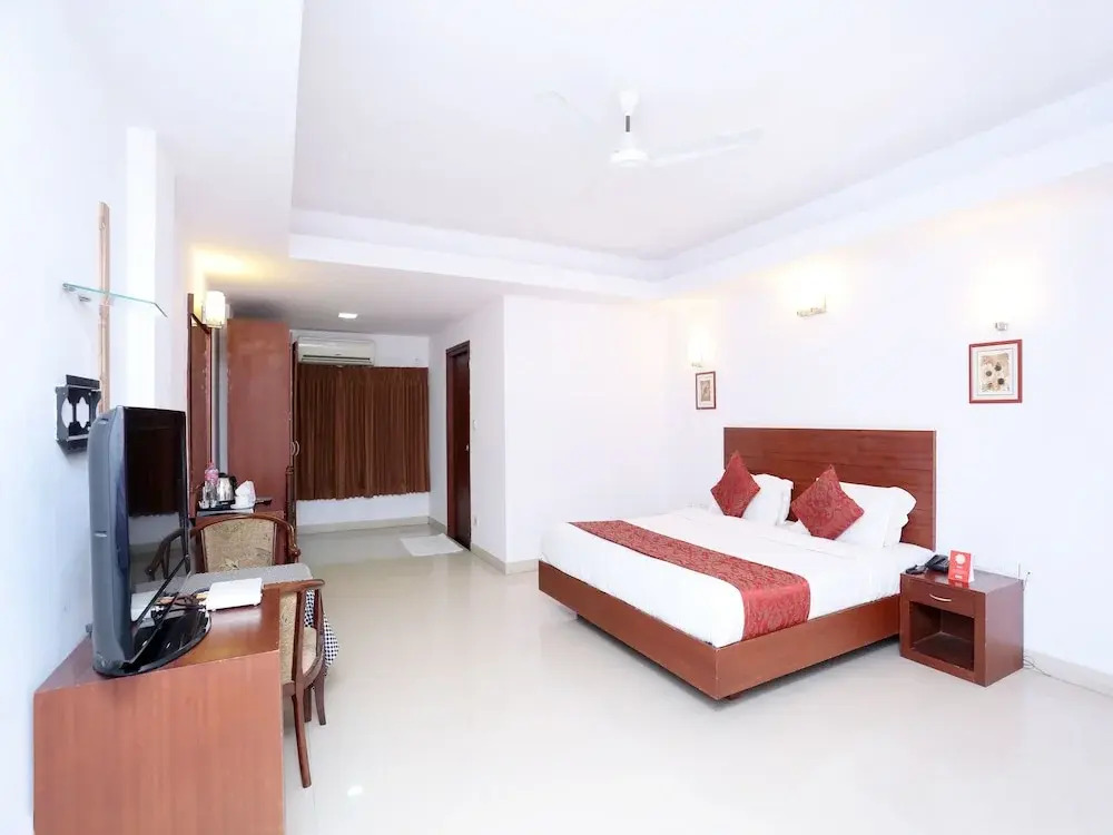 Oyo 15992 Central Hotel