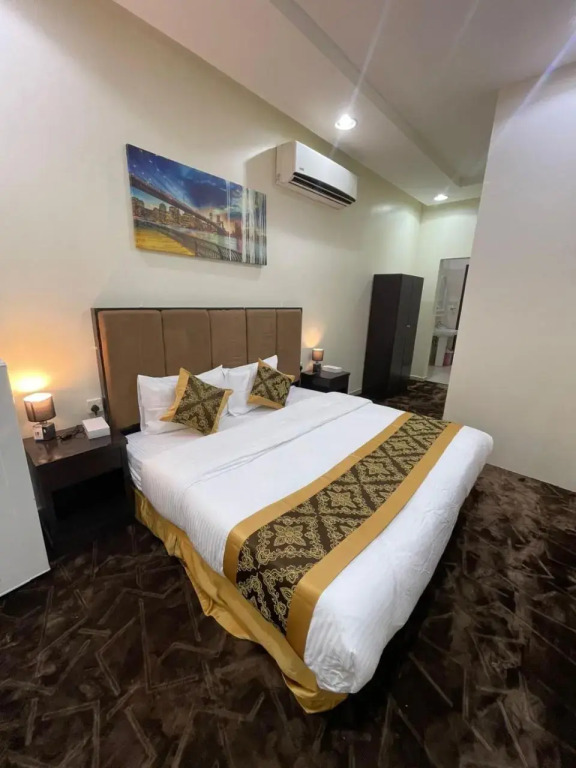Silent Room Hotel by OYO Rooms