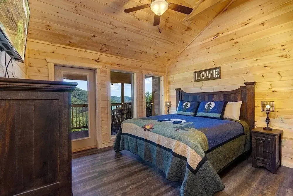 Bee Chillin Bear Inn - 7 Bedrooms, 7 Baths, Sleeps 26 7 Cabin by RedAwning