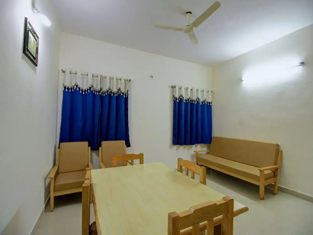 OYO 15415 Hotel Ample Inn Vidyanagar