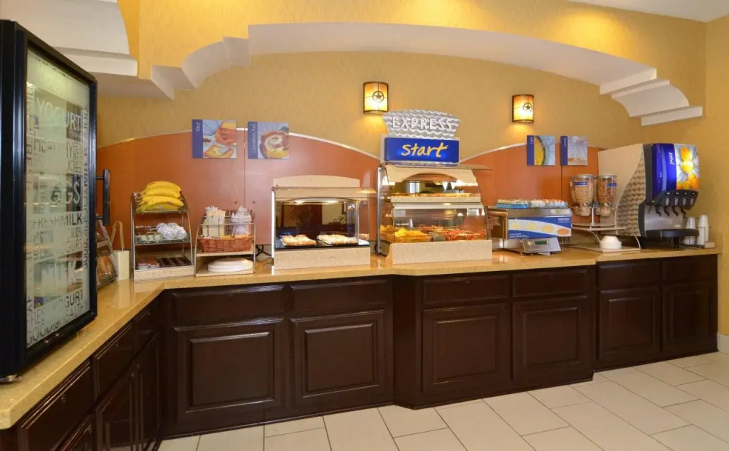 Quality Inn & Suites San Antonio Airport - Stone Oak