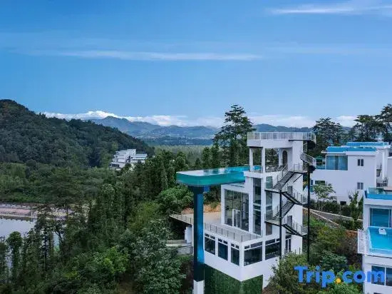 Moganshan High Mountain Forest Adventure Park · Xuan Yong Shilily Hotel