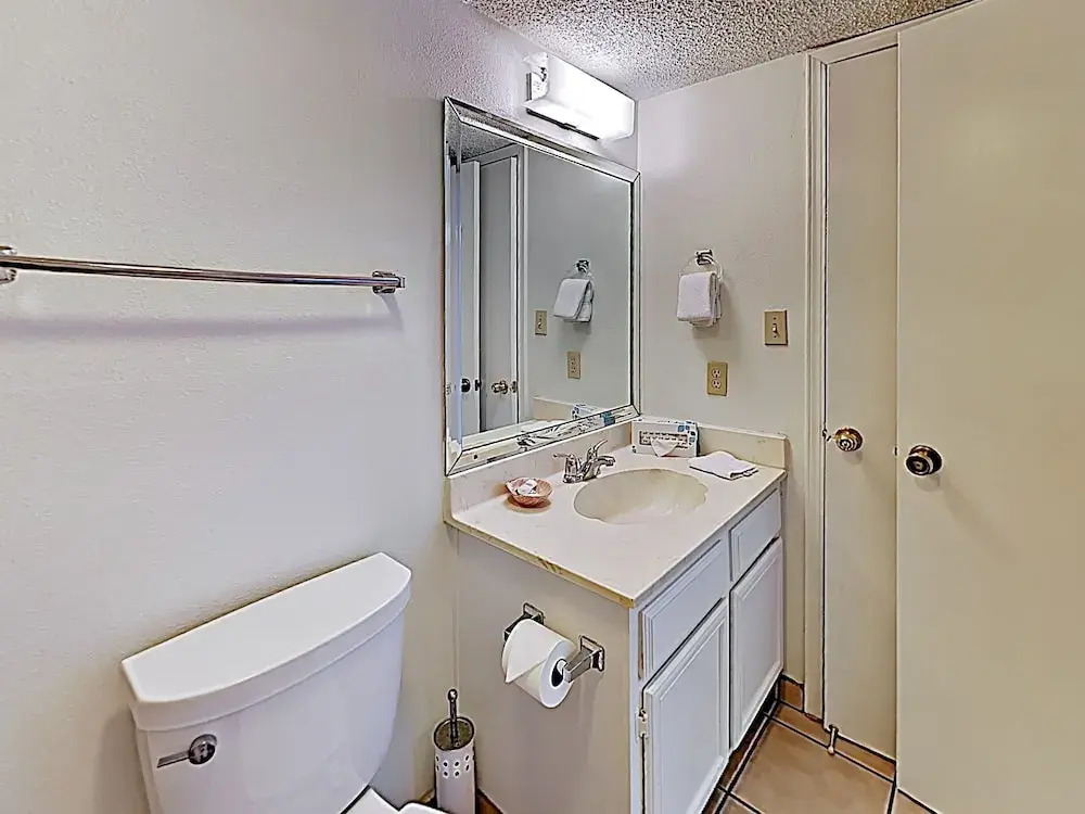 New Listing! Relaxing Beachfront Oasis W/ Pools 2 Bedroom Condo
