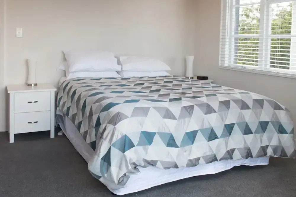 Freshly Renovated 2 Bedroom Apartment With Terrace