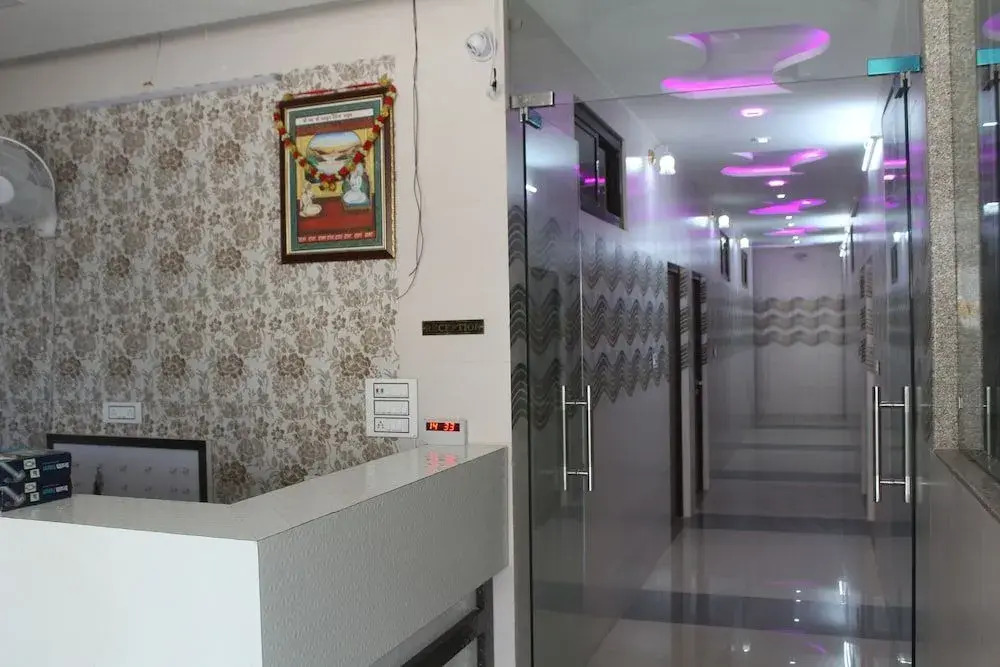 Hotel Bajaj Lake Palace