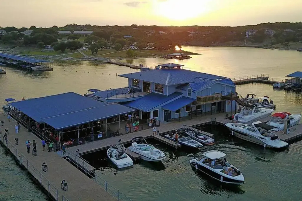 Cozy 3br/2bath vacation house at Lake Travis