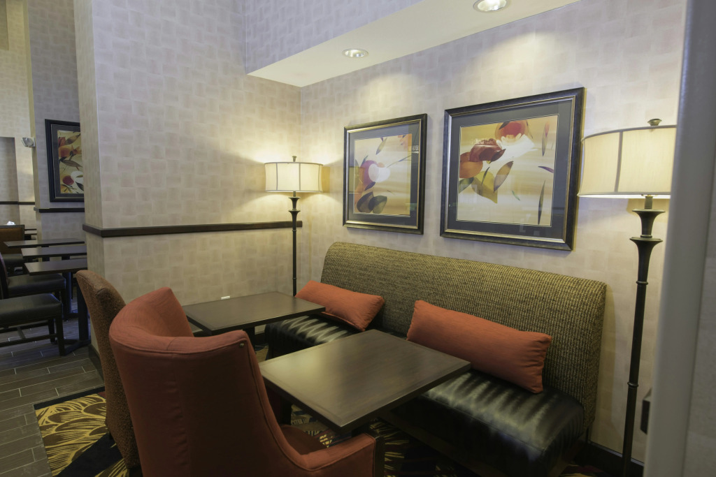 Hampton Inn & Suites Bismarck Northwest