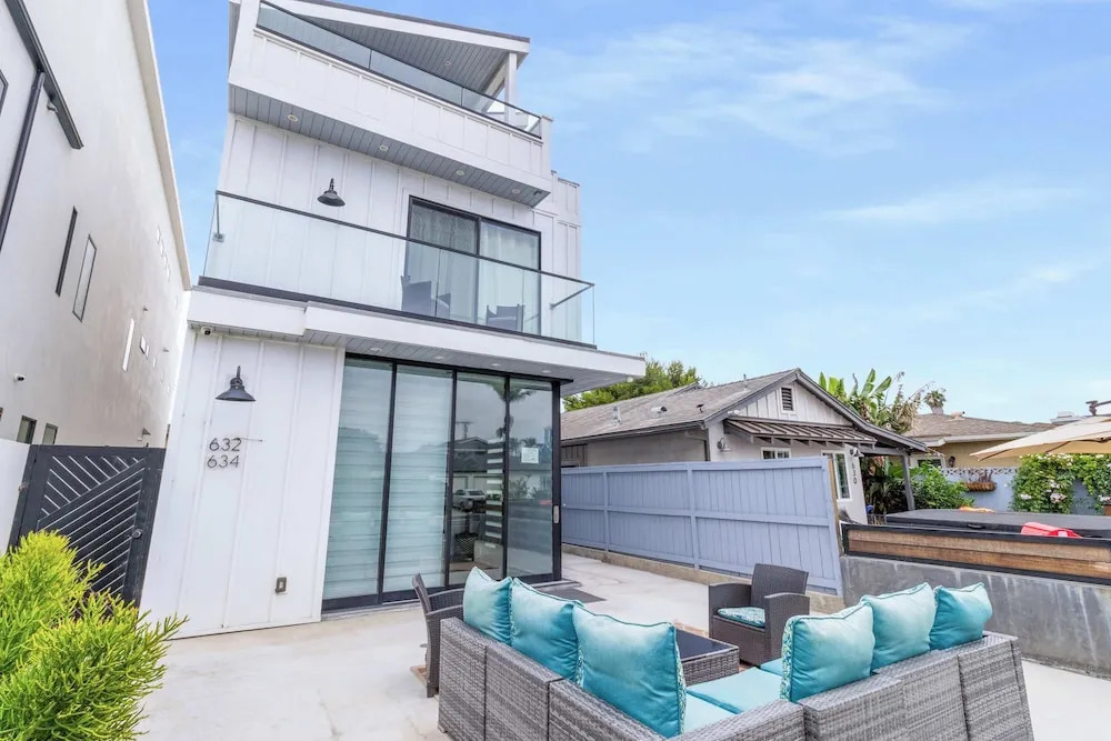 @ Marbella Lane - Luxe 4BR Haven w/ Skyscape Views
