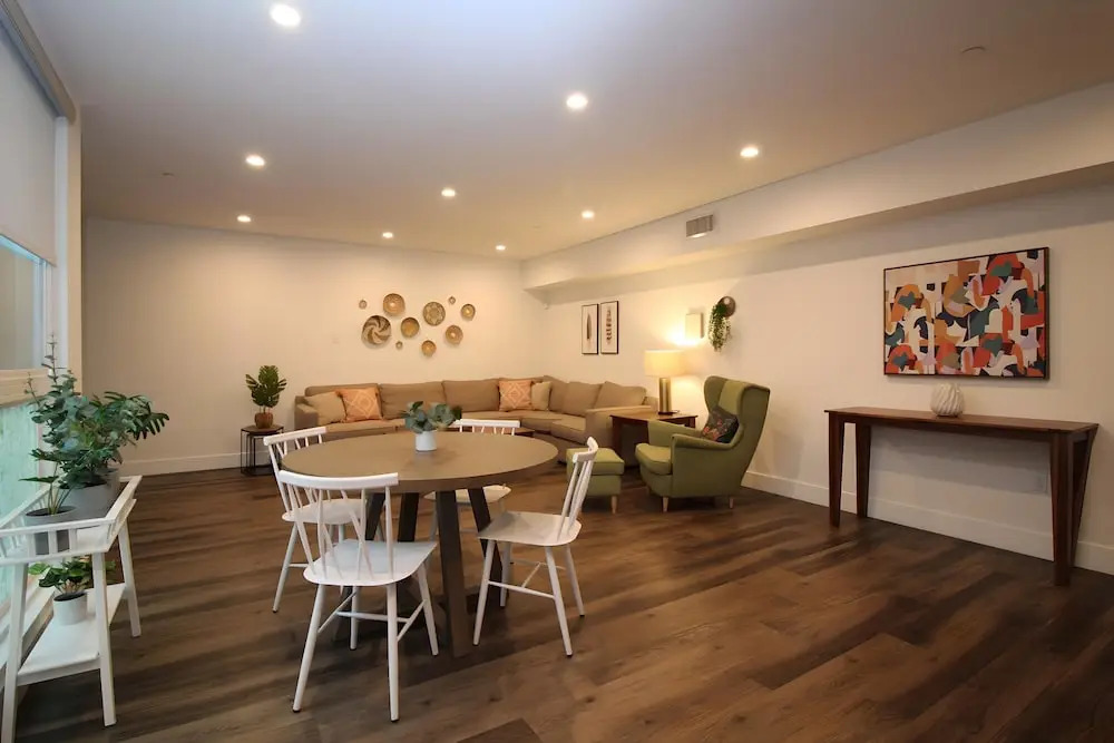 Los Angeles Grand Suites • Free Reserved Parking
