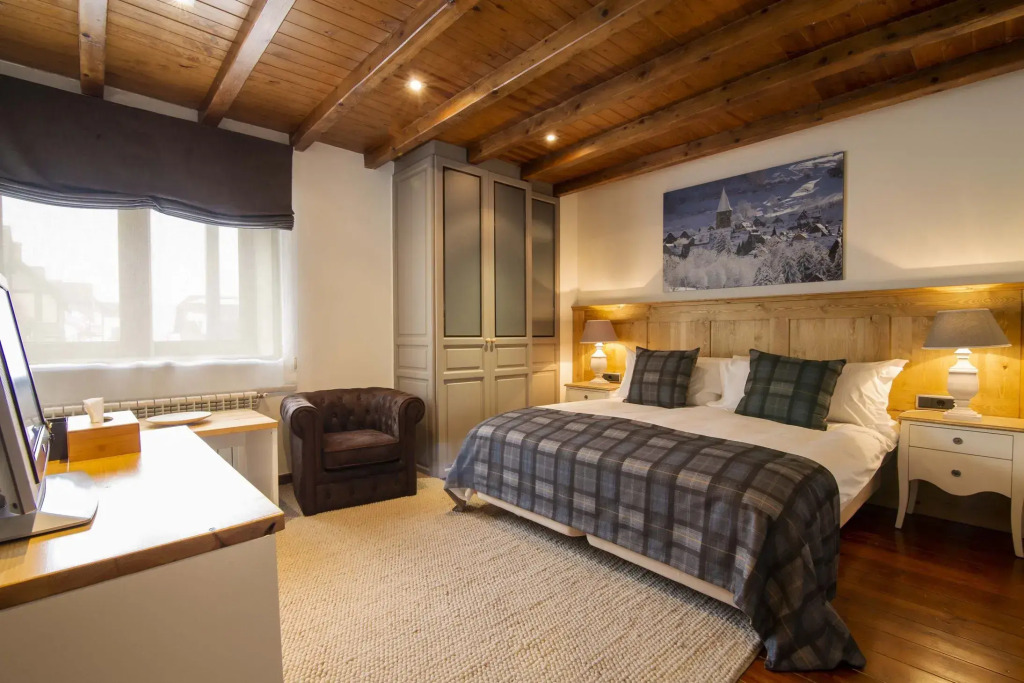 Eira Ski Lodge