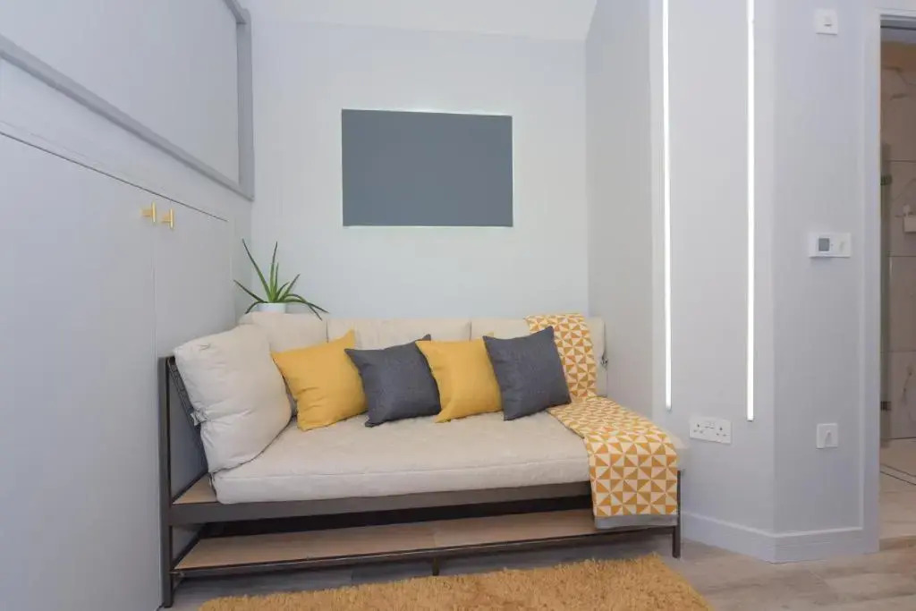 Super Cool Luxury Studio near the beach - Smart TV, WiFi & Netflix