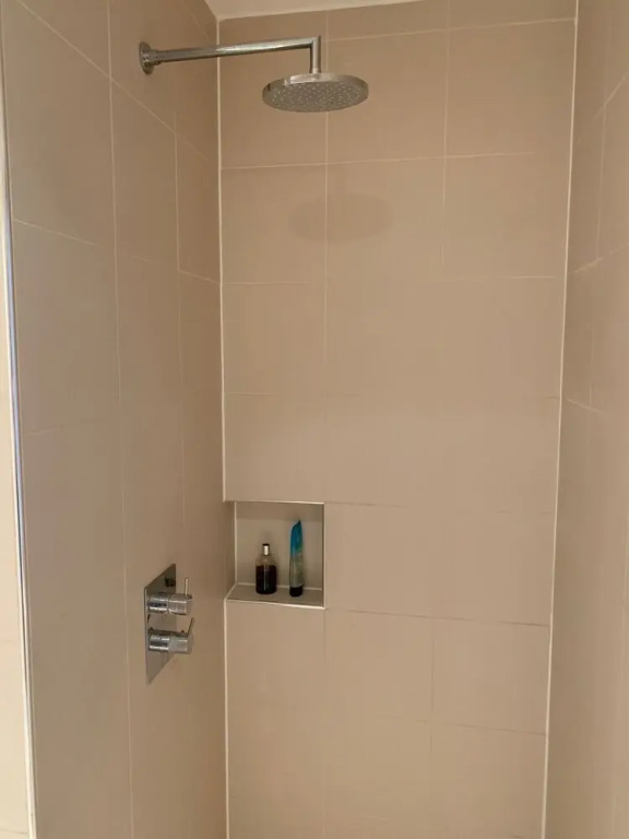 Lovely 2 Bedroom Apartment With Stunning Kitchen on to Garden