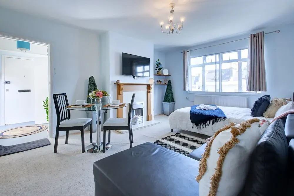Private Family Apartment in Posh SW1 London