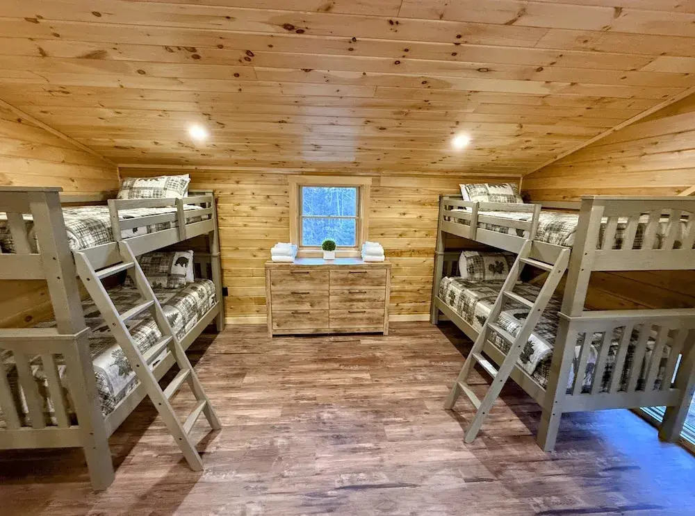 73R 73R Brand new log Home on Quiet Side