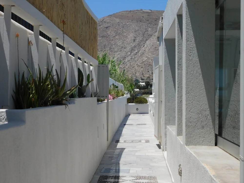 Sea La Vie Beachfront Suites