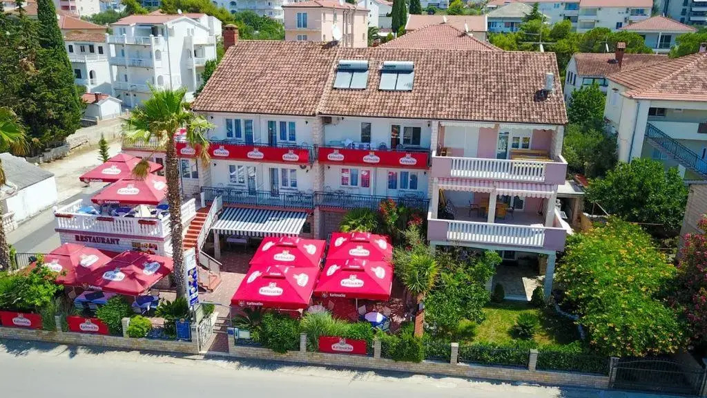 Villa Okruk-10 meters away from the beach