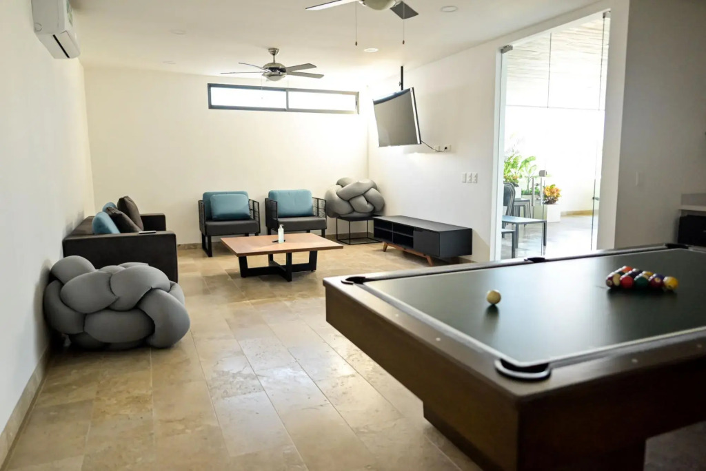 Brand New Lovely 1BR Apartment | PDC | Rooftop Pool, Gym & Pool Table | Nice Amenities