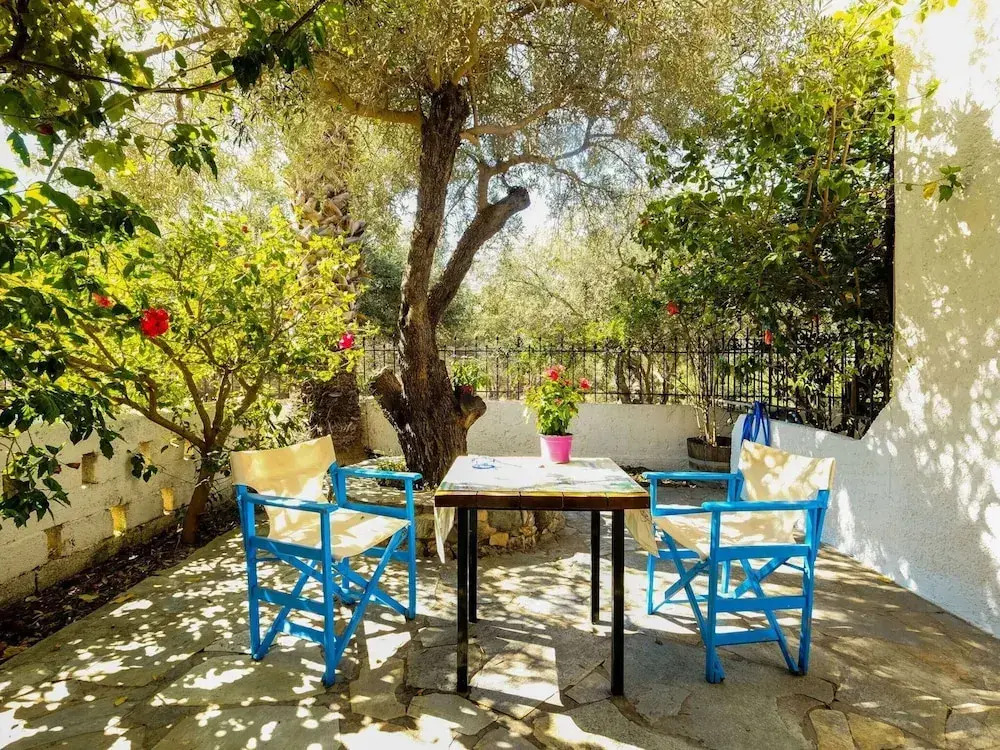 Pretty Holiday Home with Lotus Garden & Terrace near Sea Beach